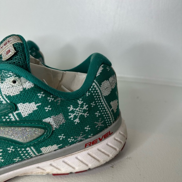 Brooks Revel 3 Ugly Christmas Sweater Running Shoes Snowman Green Mens - Size 11 - Picture 3 of 9